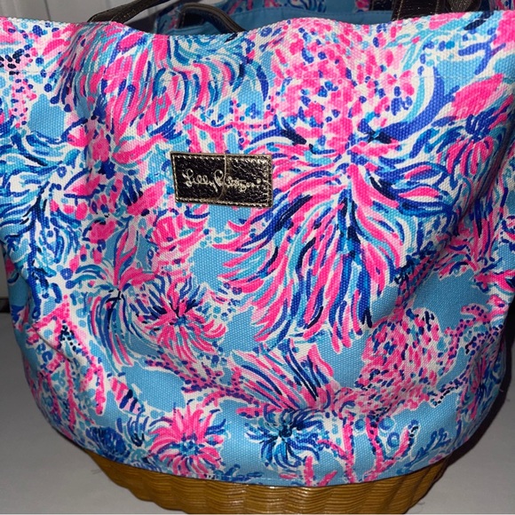 NWT Lilly Pulitzer Wicker & Canvas beach Tote
Color: Celestial Blue Seek And Sea - Picture 3 of 7
